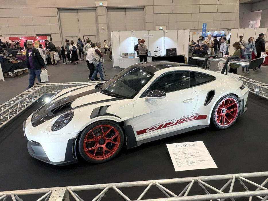 タミヤフェア会場に展示されたポルシェ911 GT3 RS（992）の実車。価格は3134万円