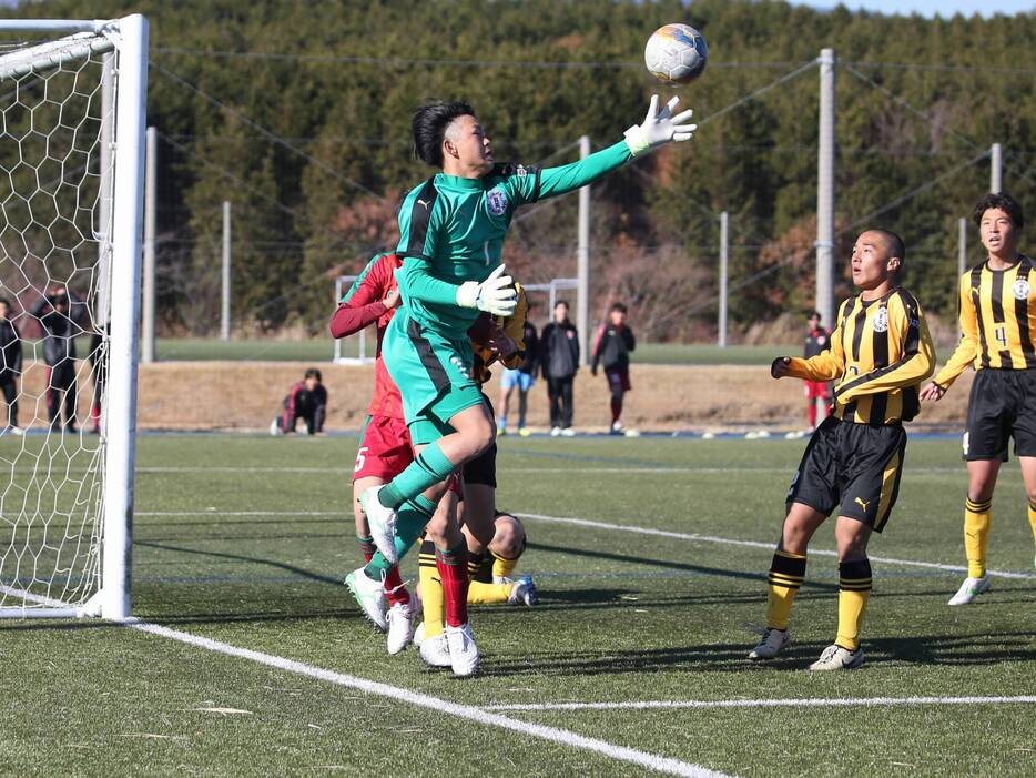 前橋育英高GK根岸彗也(Wings U-15出身)は安定したプレーで優勝に貢献(Taro YOSHIDA)