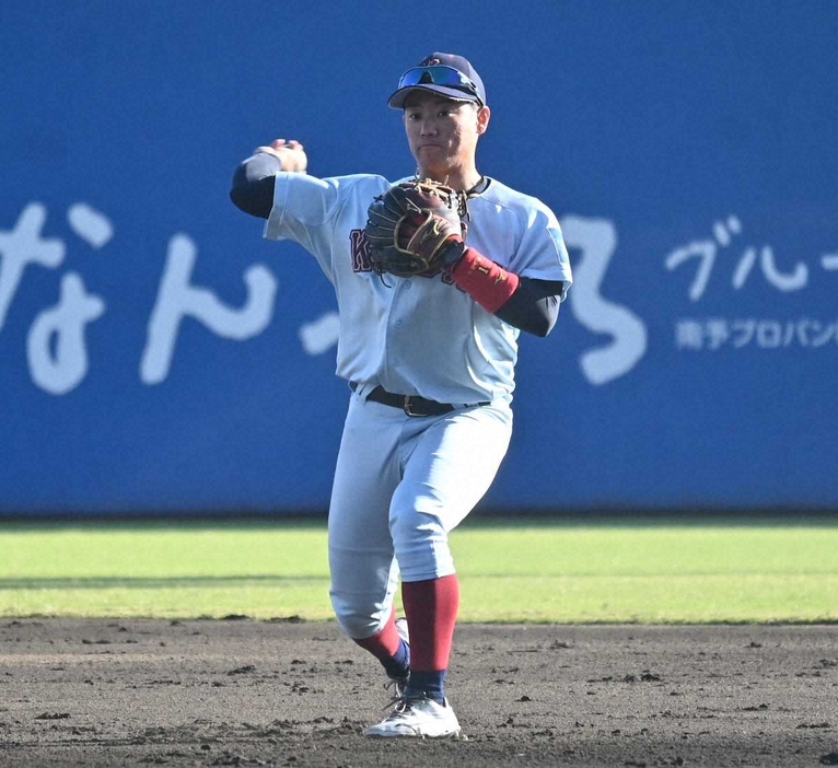 初日の主将を務めた近大・勝田（撮影・村井　樹）