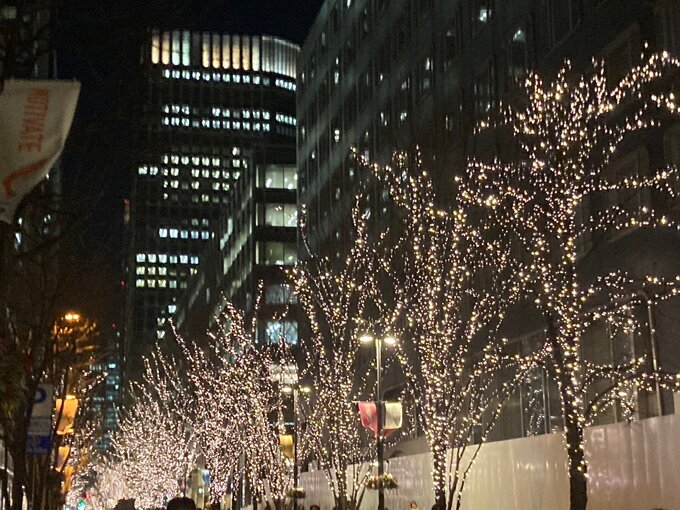 本年もありがとうございました（東京・丸の内仲通り）