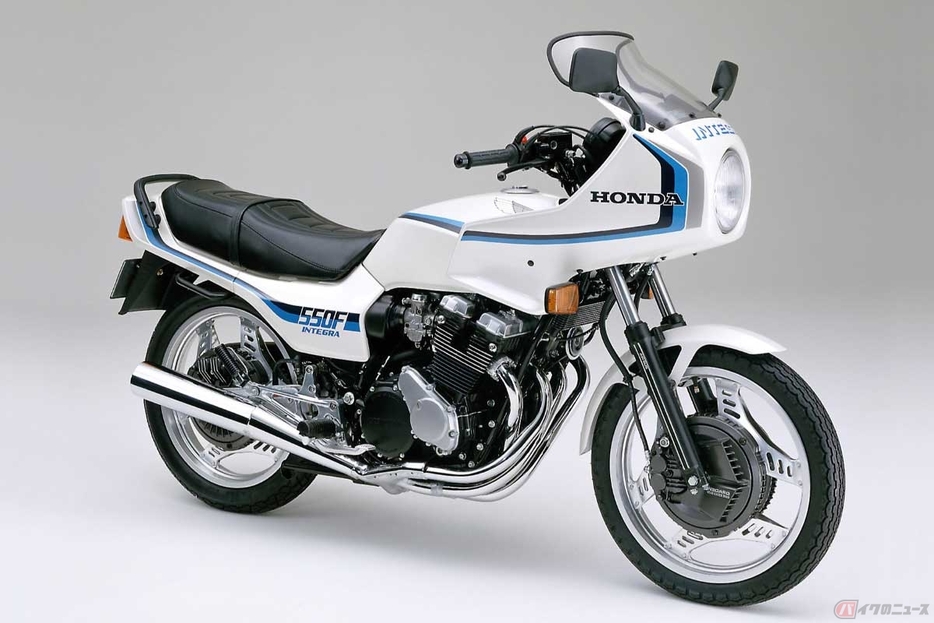 ホンダ「CBX550Fインテグラ」（1982年）は、フロントにダブルの「インボード・ベンチレーテッド・ディスク」を装備。リアブレーキも「インボードディスク」