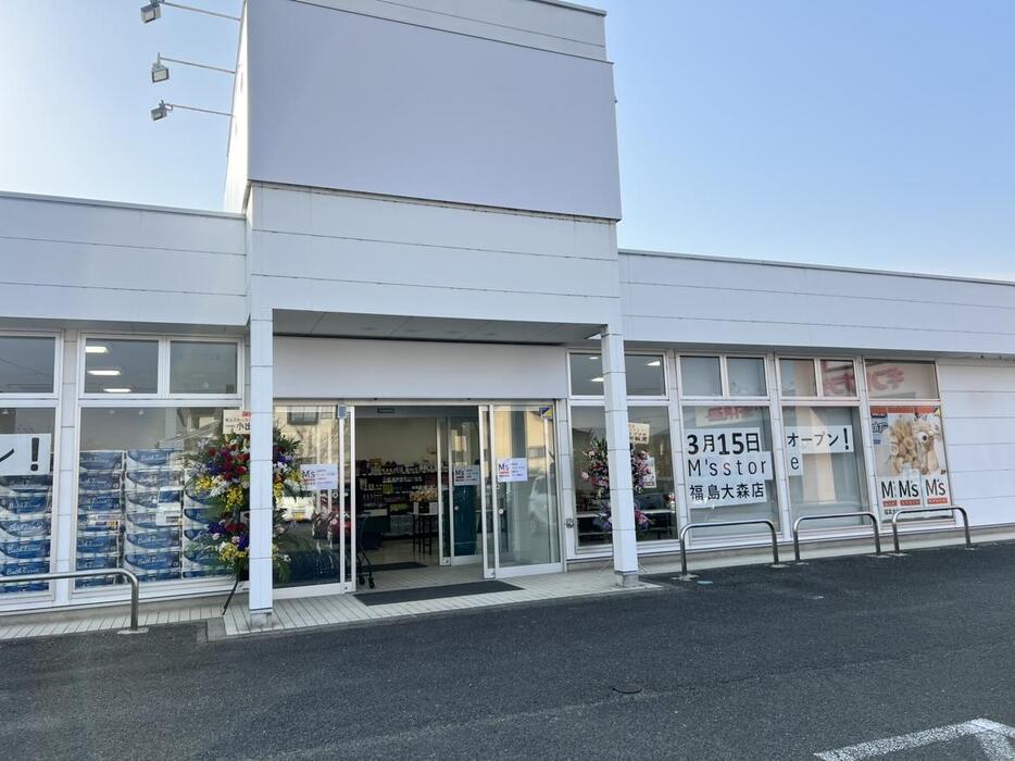 コストコ再販店「エムズストア」は、コストコ正規店の人気商品をはじめ、菓子類・飲料・調味料・日用雑貨など約1000点をそろえる