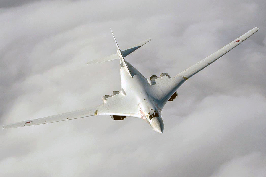 ロシア空軍のTu-160超音速戦略爆撃機（画像：ロシア国防省）。