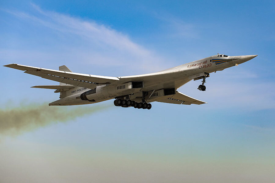 ロシア空軍のTu-160超音速戦略爆撃機（画像：ロシア国防省）。