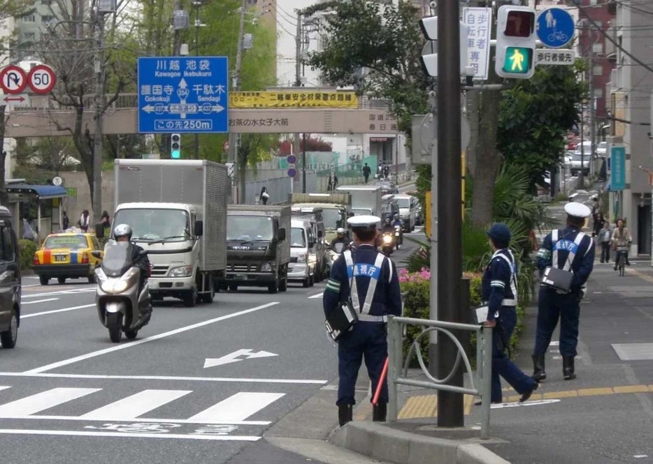 原付の乗車中に速度違反や二段階右折違反（交差点右左折方法違反）で取り締まりされた人も多いはず。