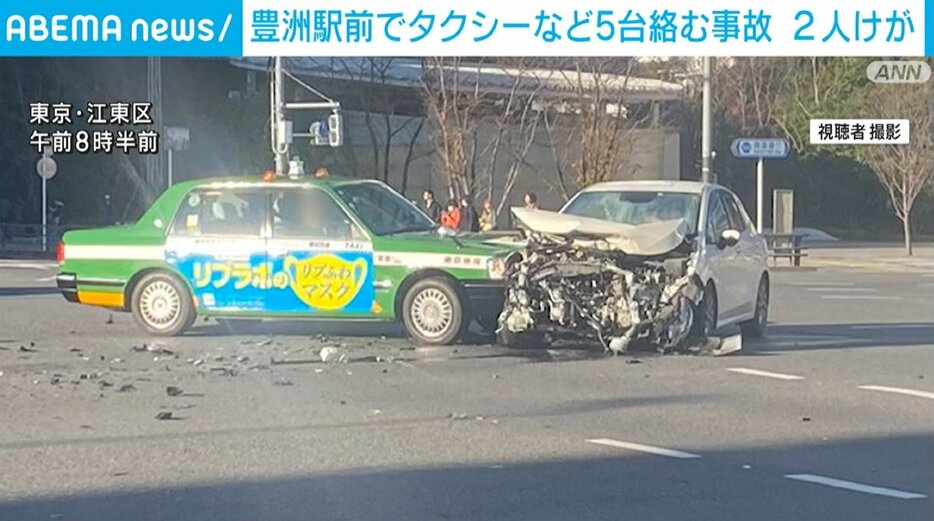 東京・豊洲駅近くの交差点