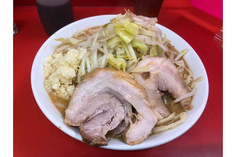 ボリューム満点な二郎系ラーメン（写真はイメージ）【写真：写真AC】