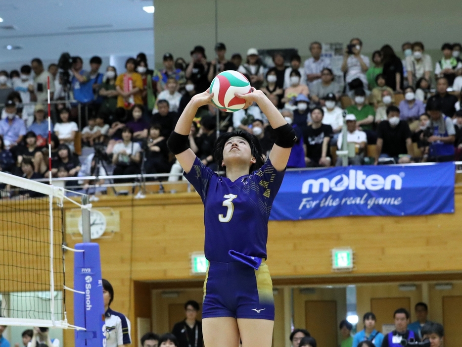 花岡千聡（金蘭会）【写真：月刊バレーボール】