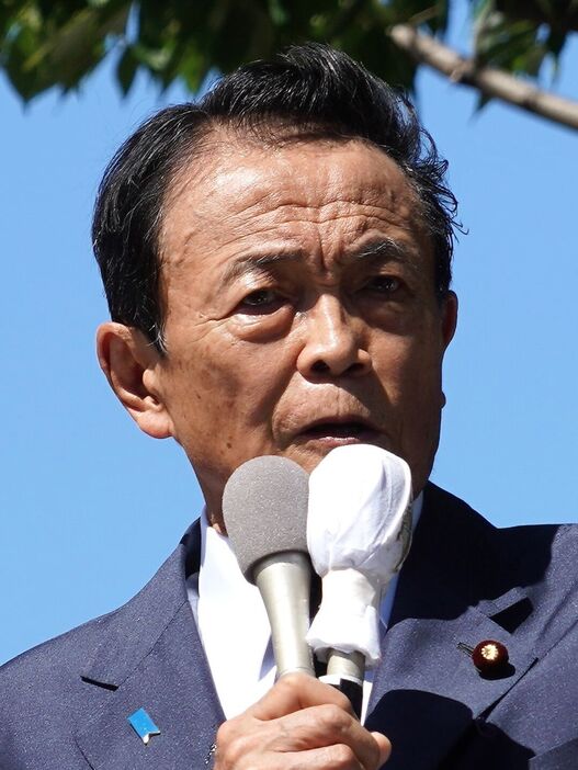 桜木町駅前で街頭演説をする麻生太郎（写真＝ノウケイ314／CC-BY-4.0／Wikimedia Commons）