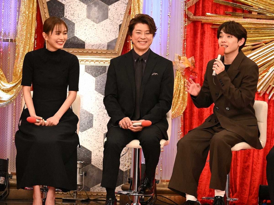 ＜フジテレビドラマライブ2025・冬」制作発表会見＞会見に出席した（左から）内田理央、上川隆也、宮世琉弥（撮影・小渕　日向子）