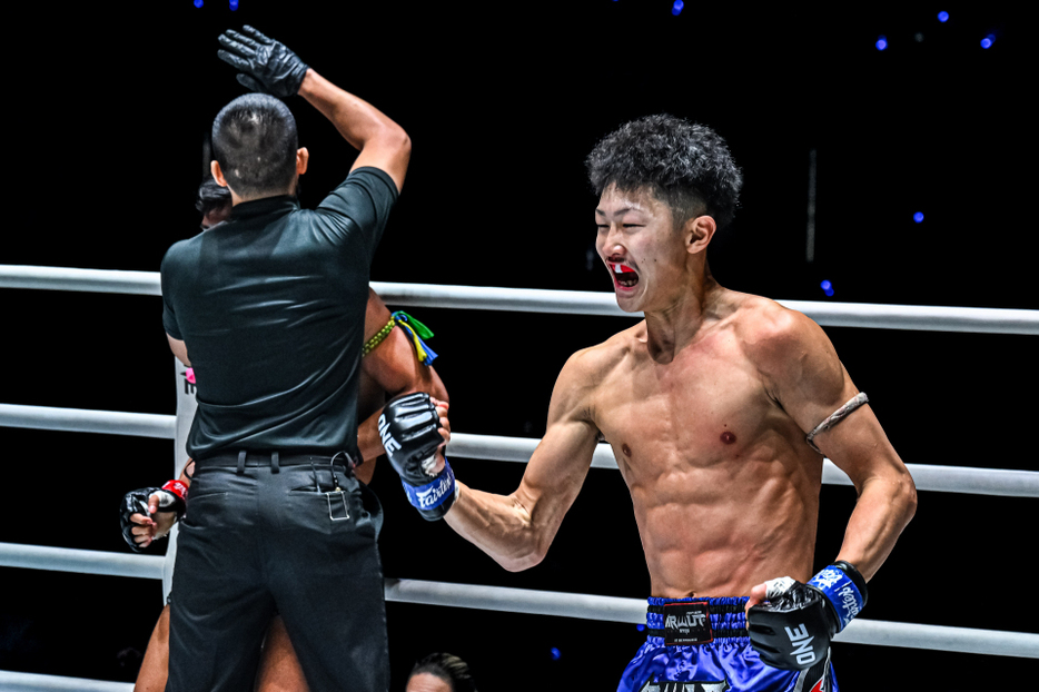 『ONE Friday Fights 92』リッティデット・ソー・ソンマイにTKO勝利した吉成士門 （C）ONE Championship