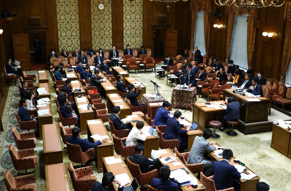 政治資金規正法の再改正に向けて各党が提出した９法案を審議する衆院政治改革特別委員会＝１３日、国会内