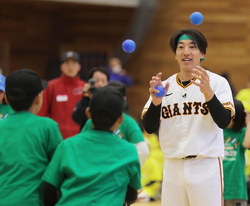 能登半島を訪問し、輪島市内の子供たちと運動会を行った大勢（カメラ・相川　和寛）