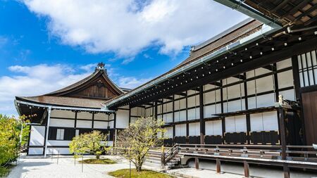 京都御所（写真： t.sakai / PIXTA）