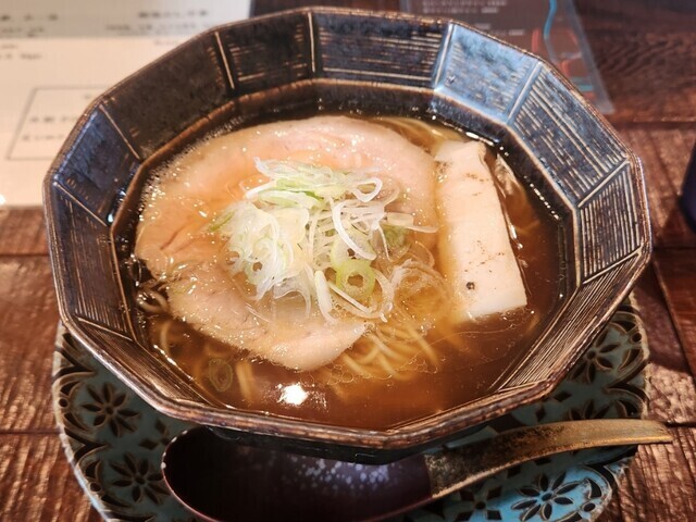 「醤油らぁ麺」1,000円