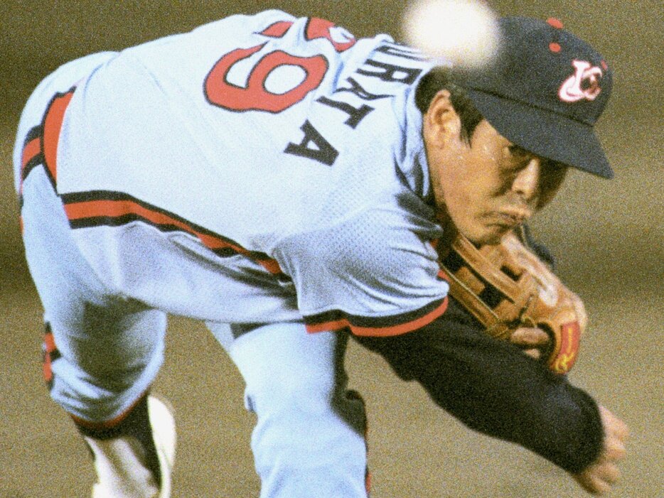 マサカリ投法で通算215勝をあげたロッテ・村田兆治。2005年に野球殿堂入り。2022年11月に自宅から出火し亡くなった photograph by KYODO