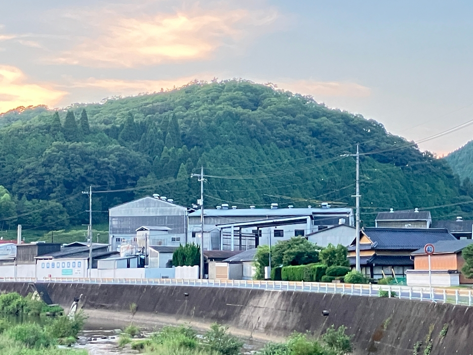 満栄工業の活性炭再生工場