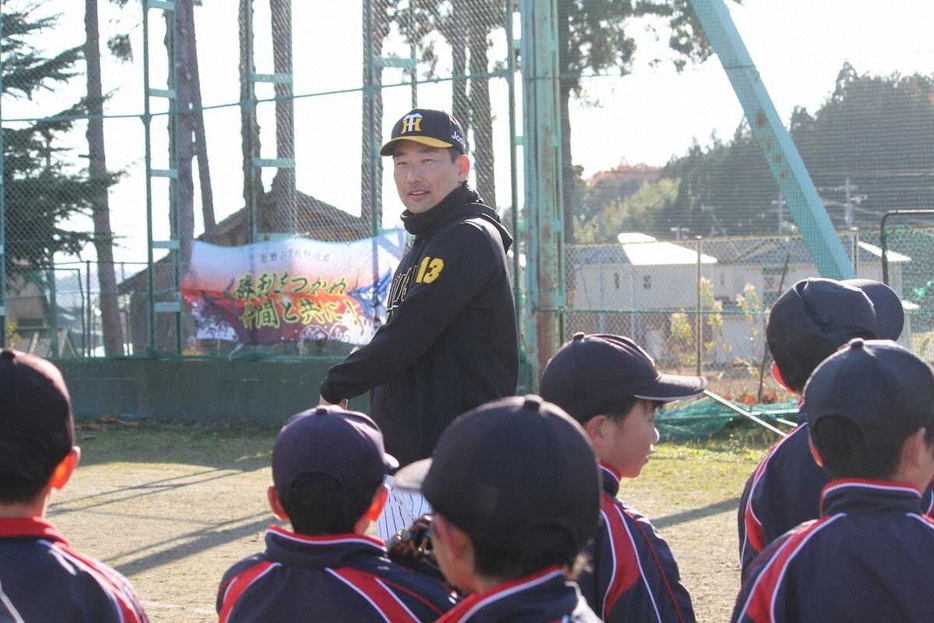 野球教室に参加した阪神・岩崎（撮影・遠藤　礼）