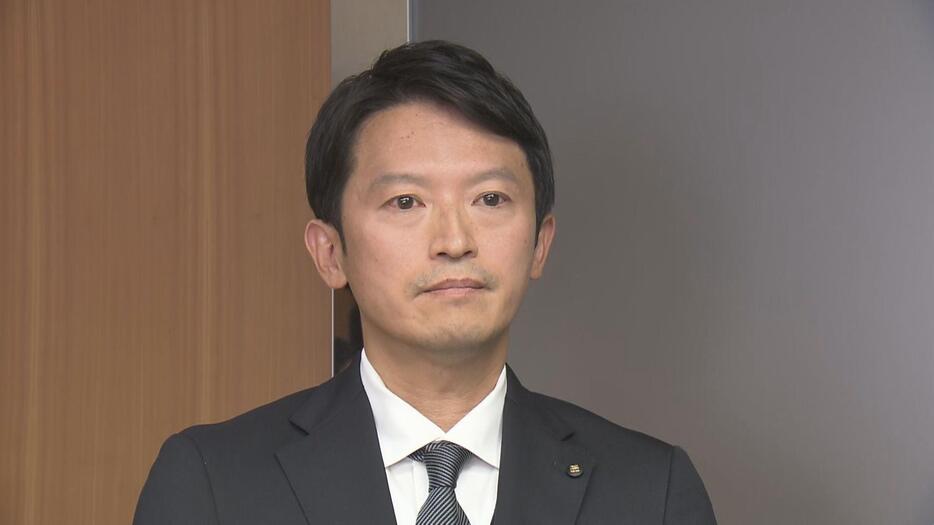 告発を受けて取材に応じる斎藤知事