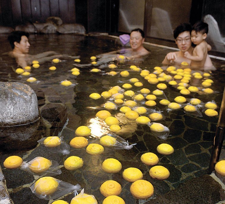 さわやかな香りが入浴者を和ませるゆず湯