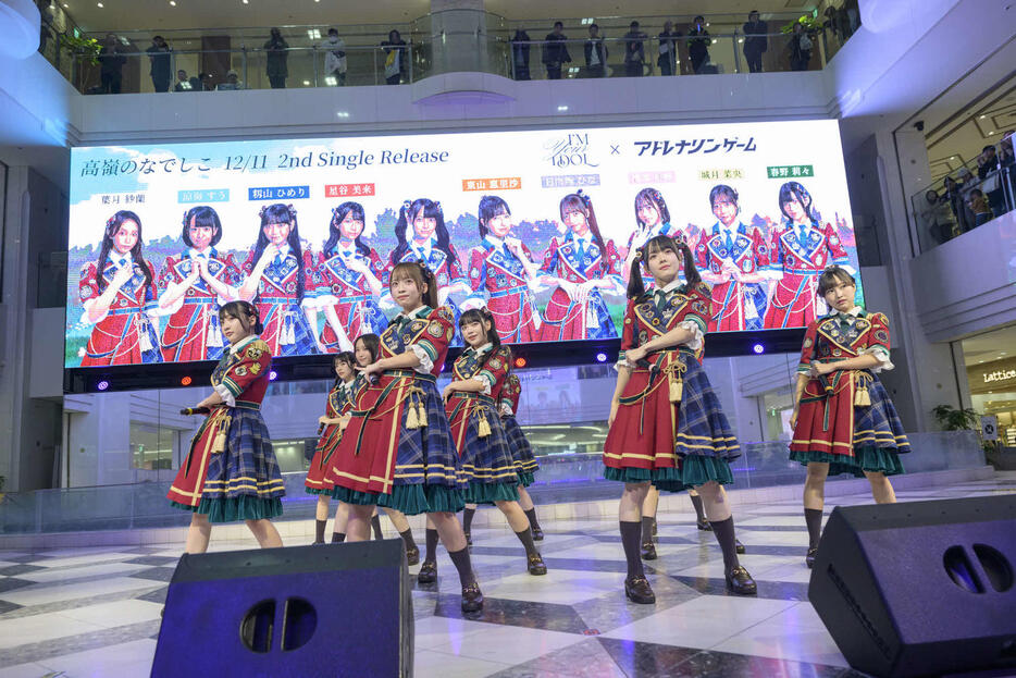 2枚目シングル「I'M YOUR IDOL／アドレナリンゲーム」リリースイベントでパフォーマンスする高嶺のなでしこ（Photo by林晋介）