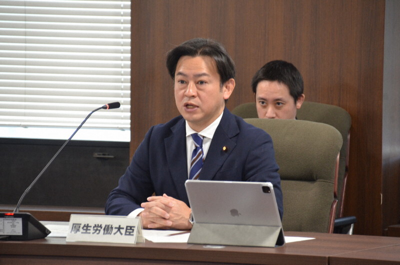 医師偏在対策推進本部で発言する福岡資麿厚生労働相＝東京都千代田区で2024年12月25日午後0時5分、松本光樹撮影