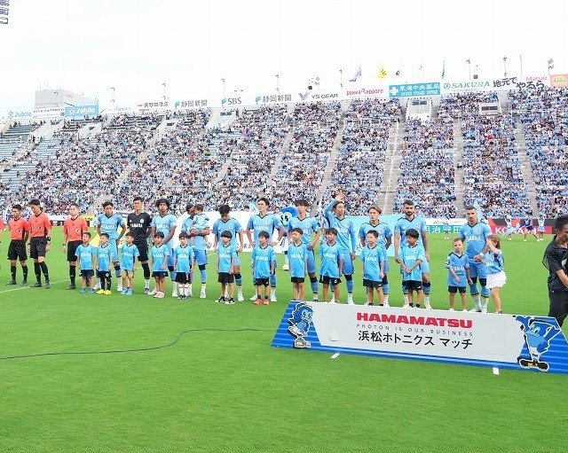 来季はJ２で戦う磐田が新ユニを発表。写真：田中研治（サッカーダイジェスト写真部）