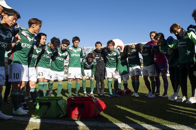 福島戦でも攻守に奮闘した山本（15番）。（C）J.LEAGUE