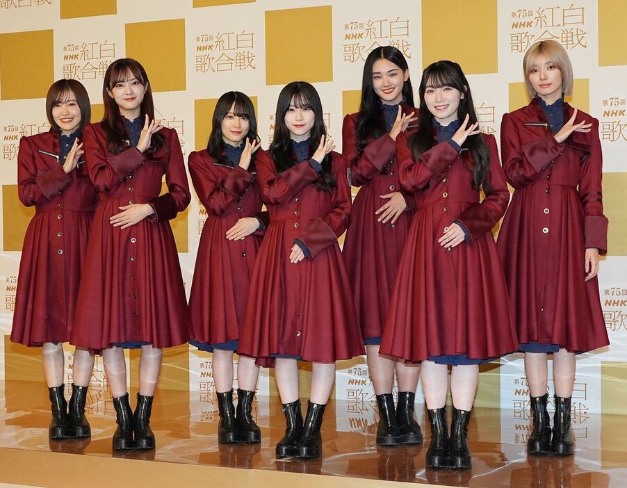 左から櫻坂46の松田里奈、田村保乃、森田ひかる、山下瞳月、山﨑天、守屋麗奈、藤吉夏鈴＝東京都渋谷区（撮影・土谷創造）