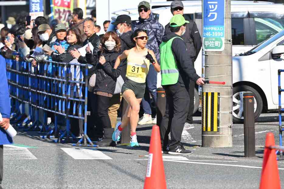 女子5キロの部で力走する田中希実（ニューバランス）＝12月1日、甲佐町（小野宏明）