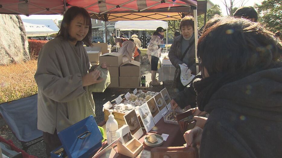 菰野町で開かれた「まんなかマルシェ」