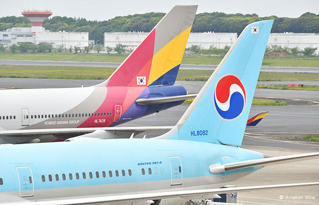 アシアナ航空（左）を子会社化した大韓航空＝PHOTO: Yusuke KOHASE/Aviation Wire