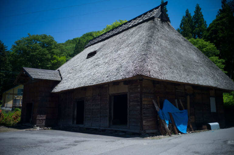 230年ほど前に建てられた小赤沢地区にある福原家。飢饉に関する資料が展示されている