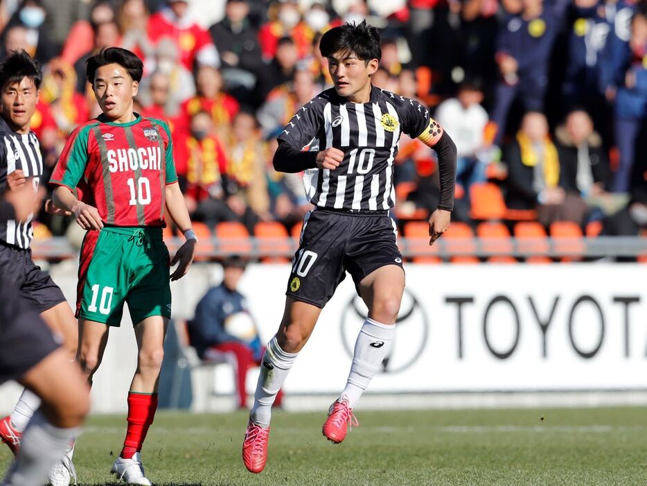 長崎総合科学大附のMF宇土尊琉主将(3年)(写真協力『高校サッカー年鑑』)(HIGH SCHOOL SOCCER YEARBOOK)