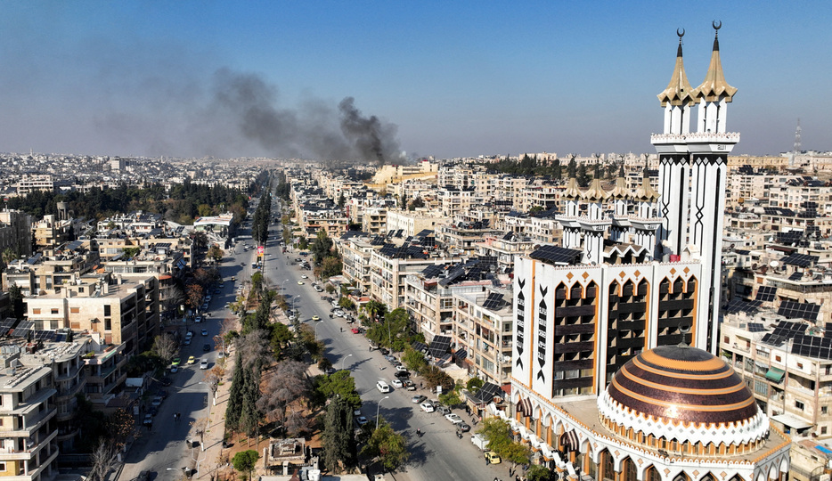 　シリアの首都ダマスカス近郊で１２月３日、イスラエルが１台の自動車へ空爆を行い、レバノンの親イラン武装組織ヒズボラでシリア軍との連絡を担当するサルマン・ジュマア幹部が死亡した。写真は同日、アレッポでドローン撮影（２０２４年　ロイター/Mahmoud Hasano）