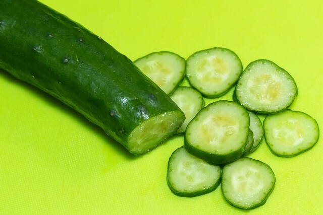 爪楊枝を包丁に貼れば、野菜のくっつきが防げる！※画像はイメージです（MOTOI YOSHINAO/stock.adobe.com）