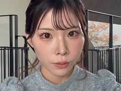 住宅ローンの月額を明かすセレブママモデル（画像はYouTubeから）