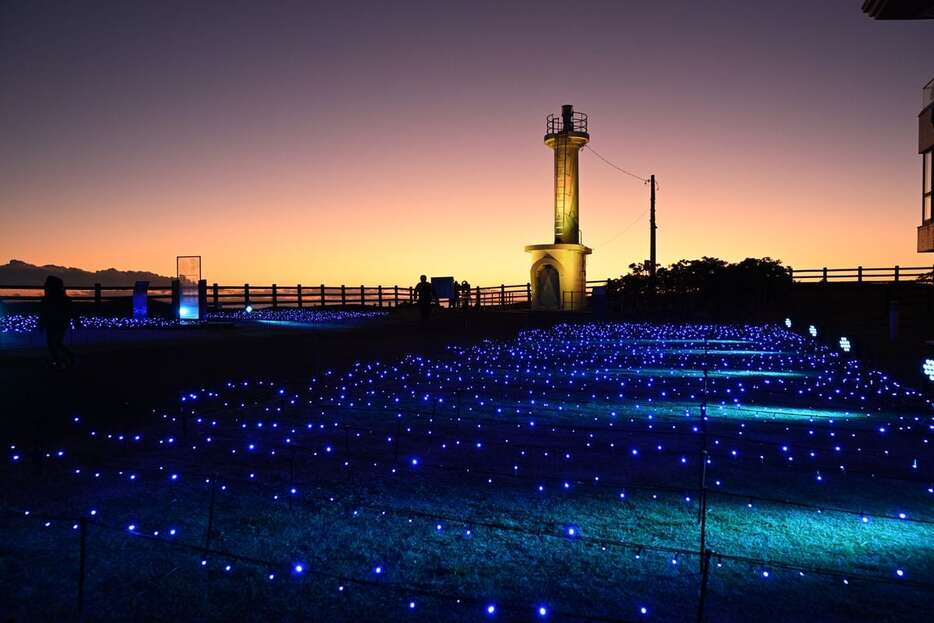 飯岡灯台のイベント「恋するライトアップ」=千葉県旭市（同市提供）