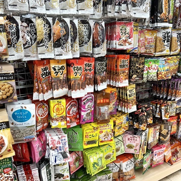 まさかの100円でいろんな珍味が楽しめる（Ｃ）日刊ゲンダイ