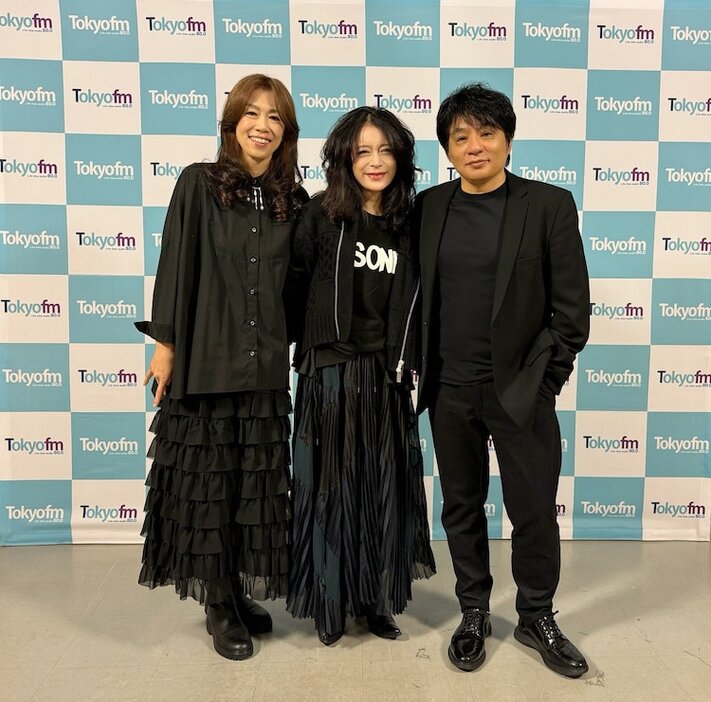 左から小山ジャネット愛子、中森明菜、ASKA。