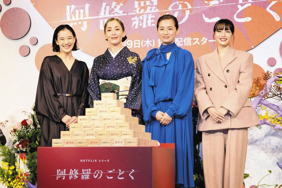 （左から）蒼井優、宮沢りえ、尾野真千子、広瀬すず