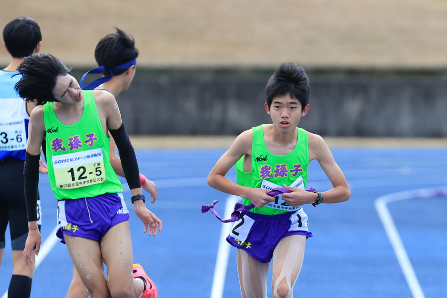 全中駅伝男子で2位だった我孫子（5区田口聖真から6区五社泰至へのタスキリレー）