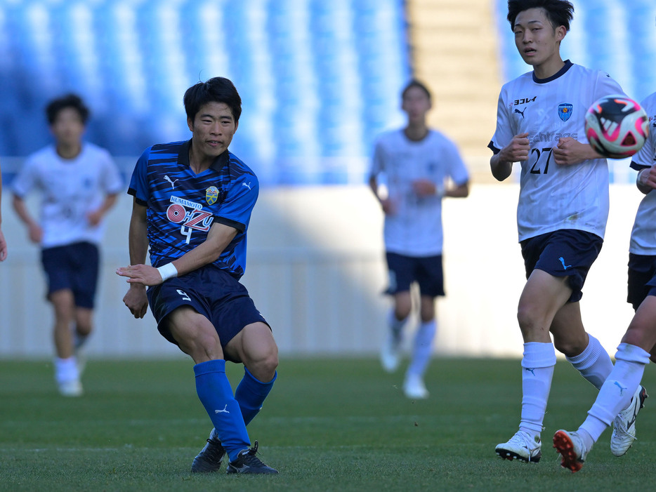 後半45+4分、大津高FW山下景司(3年=ソレッソ熊本出身)が右足で超ロングシュートを決めて3-0(Koki NAGAHAMA/GEKISAKA)