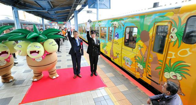 JR宮崎駅を出発する「ナッシートレイン宮崎」=2024年12月18日午後1時19分、宮崎市、奥正光撮影