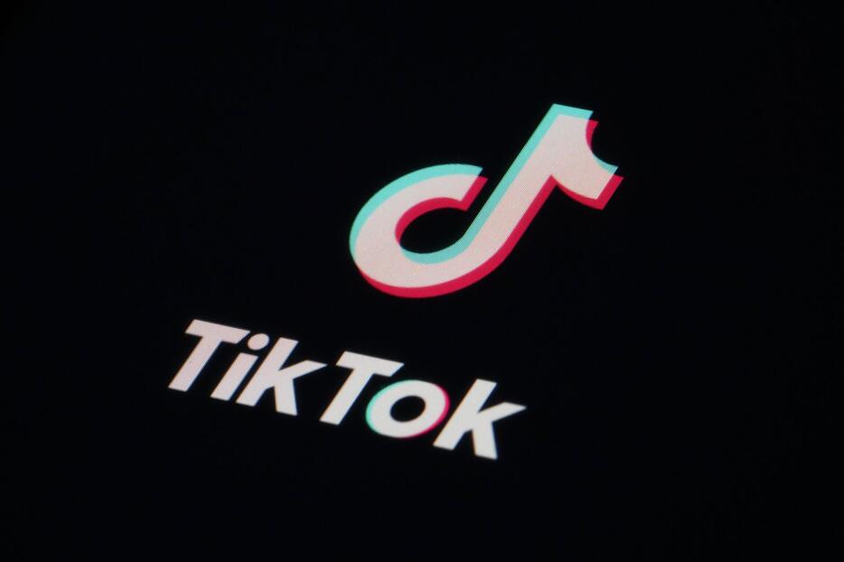 スマートフォンの画面上に表示されたTikTok（ティックトック）アプリのロゴ＝2023年2月（AP＝共同）