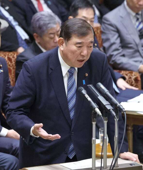 参院予算委員会で答弁する石破茂首相＝16日午前、国会内（春名中撮影）