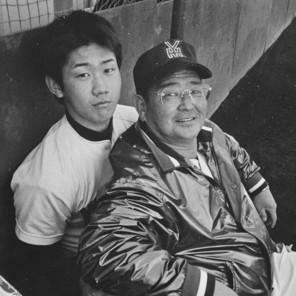 1998年ごろ、高校時代の松坂大輔（左）と筆者（Ｃ）日刊ゲンダイ