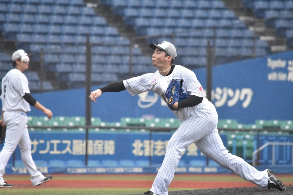 ライブBPに登板したロッテ・横山陸人（撮影＝岩下雄太）