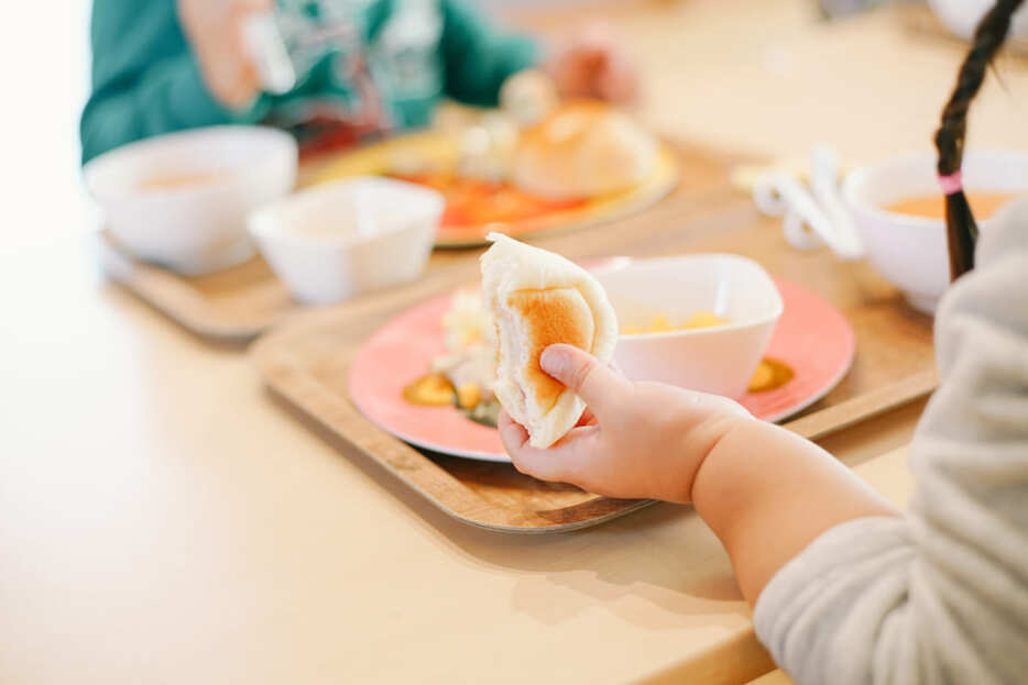 全国で「給食無償化」の自治体が増加中!?うちの子の学校はお弁当ですが、かなり損しているのでしょうか…？