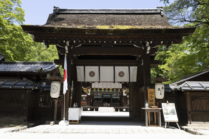 『方丈記』の著者・鴨長明とも深いゆかりがある